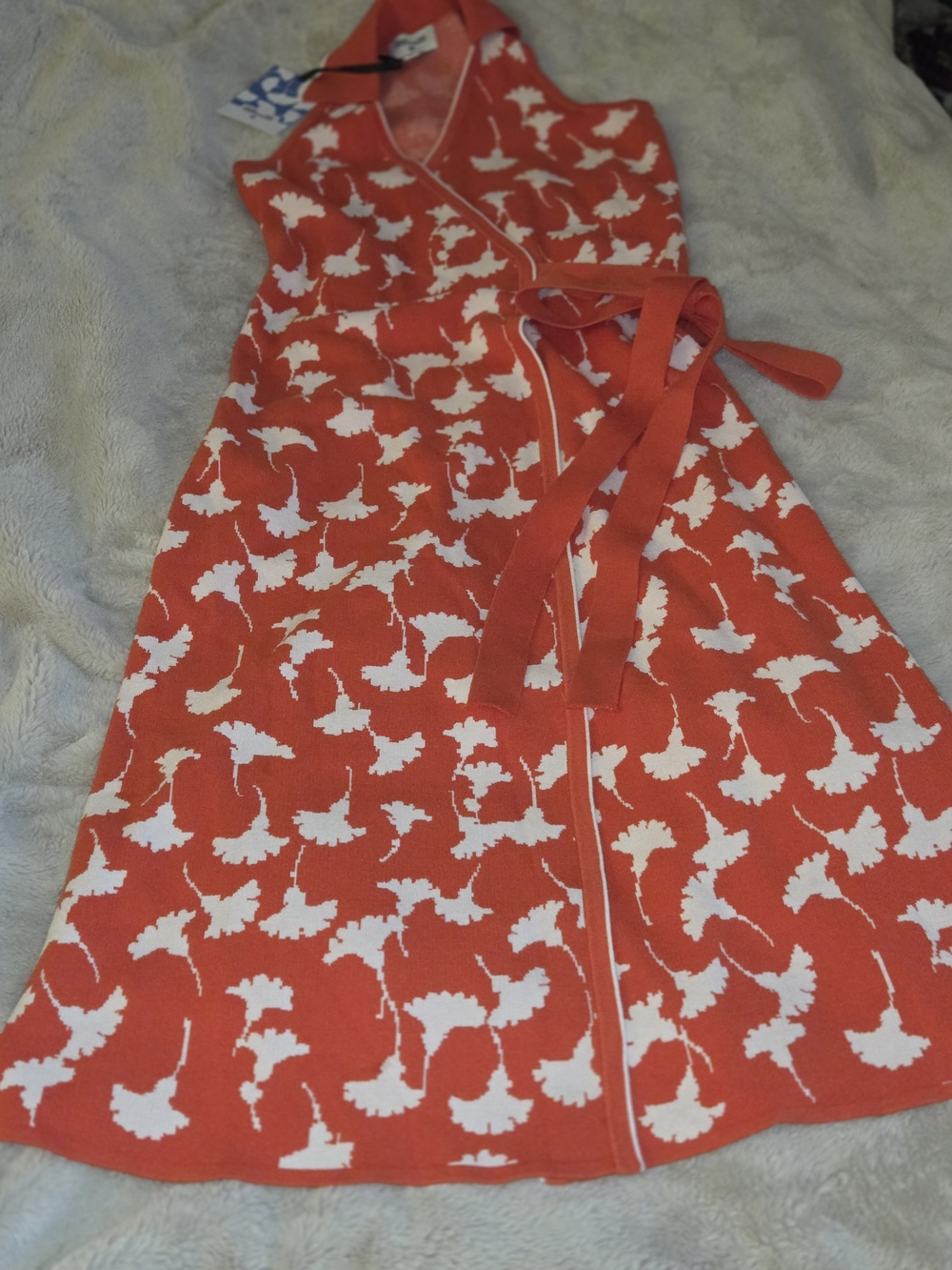 NWT Diane Von Furstenberg Cherry Tomato Orange Ginko leaf in white Knit Wrap